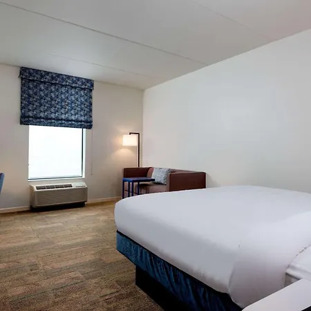 Hampton Inn Baltimore Bayview Campus-3