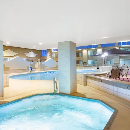 Ramada By Wyndham Midtown Grand Island-3