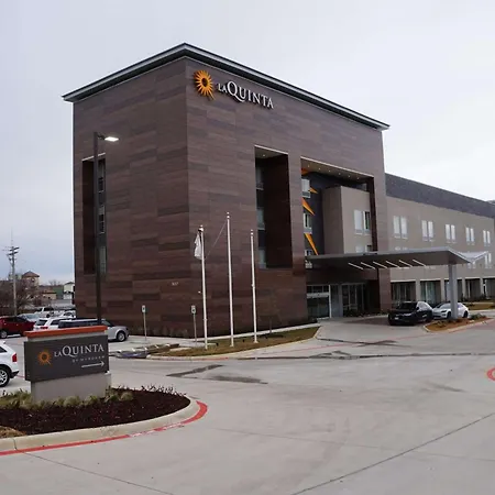 La Quinta Inn & Suites By Wyndham Lewisville-3