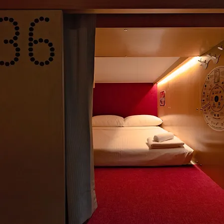 Pangea Pod Hotel (Adults Only)-2