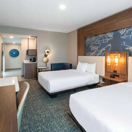 La Quinta Inn & Suites By Wyndham Nashville Downtown Stadium-2