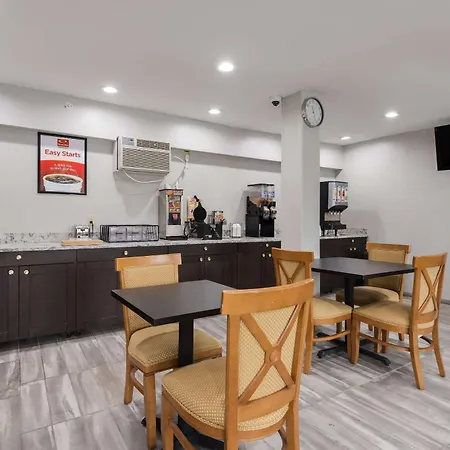 Econo Lodge Inn & Suites Mason City - Clear Lake-3