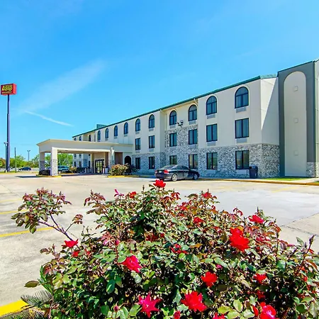 Quality Inn & Suites Near Tanger Outlet Mall-3