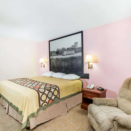 Super 8 By Wyndham Statesboro-3