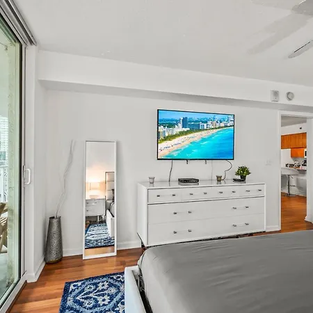 Luxurious 1Br High Rise Condo Brickell-Free Parking-3