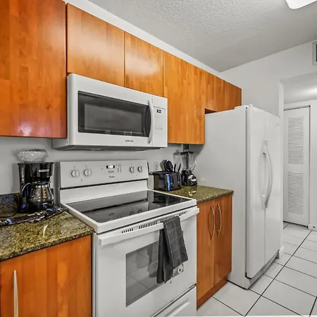 Luxurious 1Br High Rise Condo Brickell-Free Parking-2