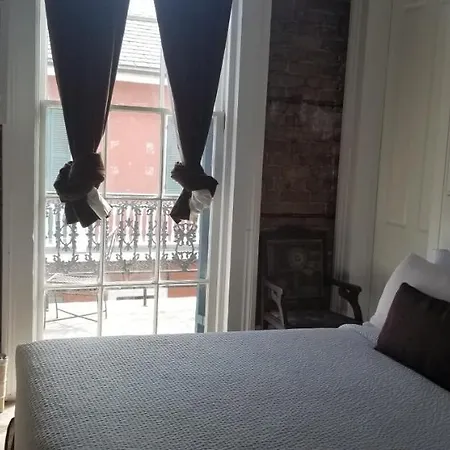 Lafitte Hotel & Bar-3