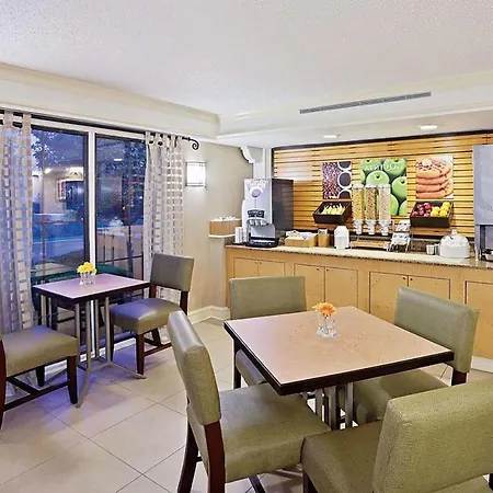 Norwood Inn & Suites Merrillville-3