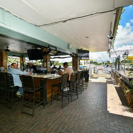 Sarasota Cay Club #614 Bunk Bed, Heated Pool, Tiki Bar, More!-2
