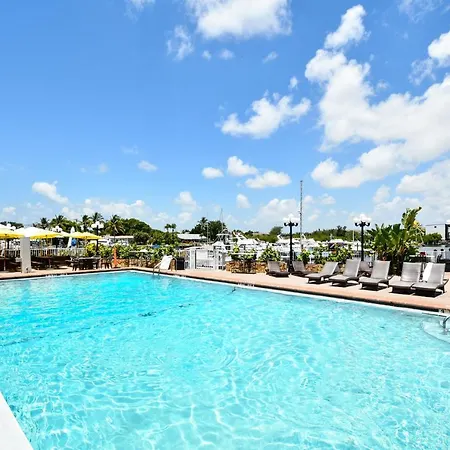 Sarasota Cay Club #612 - Heated Pool, Bunk Beds, Huge Tv, Tiki Bar, More!-2