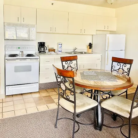 Lovely 1Br Condo One Block From Waikiki Beach-3