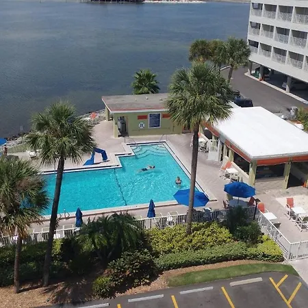 2 Bed Condo With Balcony Facing Pool And Sunsets!-3