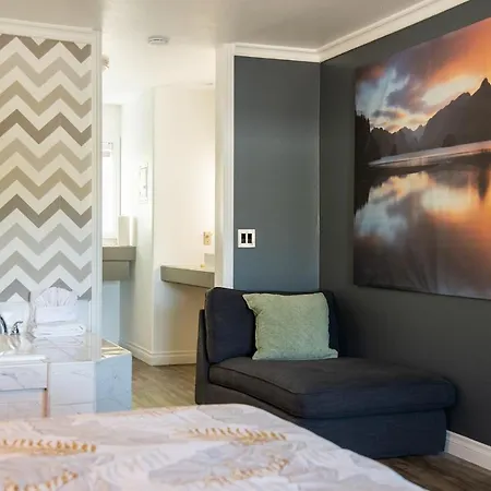 Big Bear Spa Suites-3