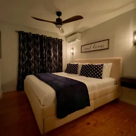 Chic 2 Bedroom Condo 300 Steps From Duval St-3