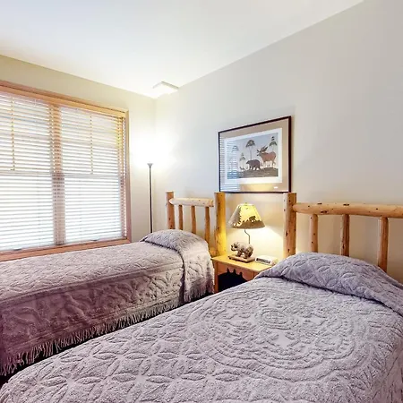 Breck Lodge-3