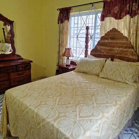 Bev'S Rosevilla-3