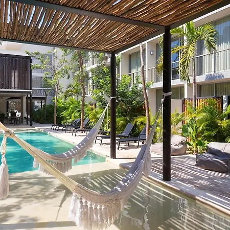 Stylish Condo For 4 Rooftop & Pool Access-2