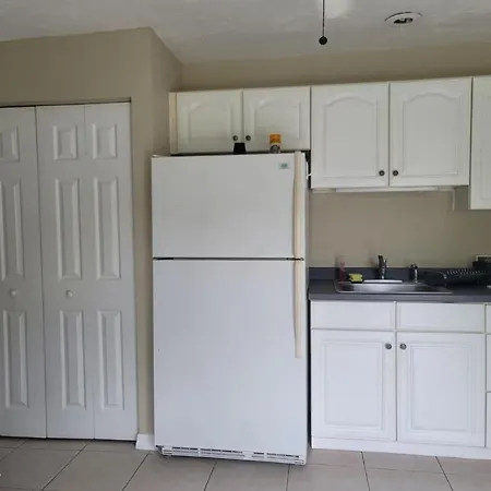 Entire Guesthouse 5 Mins To Siesta Key & Downtown-2