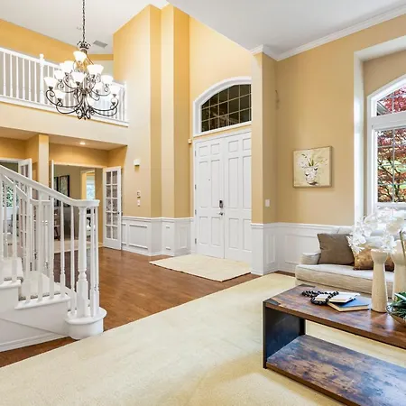 Upscale Beautiful House In Bellevue, Wa-2