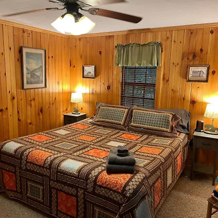 Cozy Cabin Pet Friendly Ada Compatible-3