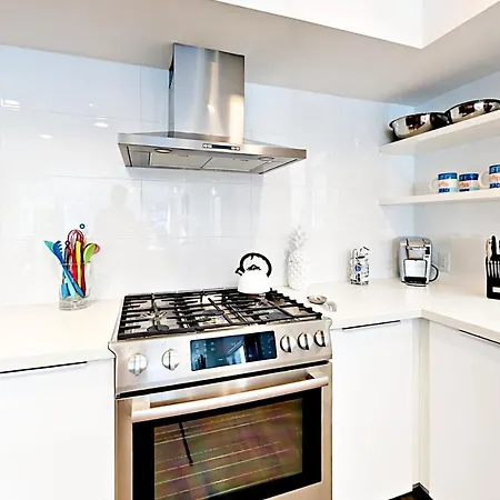 Luxe Balboa Peninsula Condo W Gourmet Kitchen And Epic Rooftop Deck-2