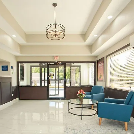 Travelodge By Wyndham Macon West-2