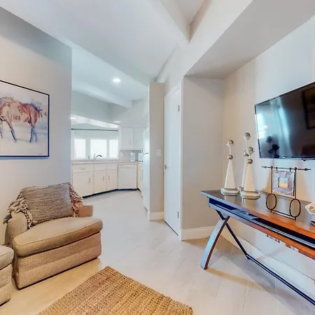 Aquarius Condominiums #504-2