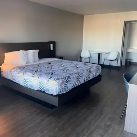 Clarion Pointe-3