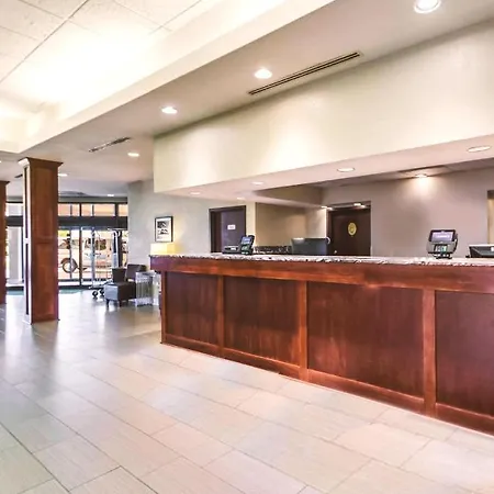 Quality Inn & Suites Milwaukee-2