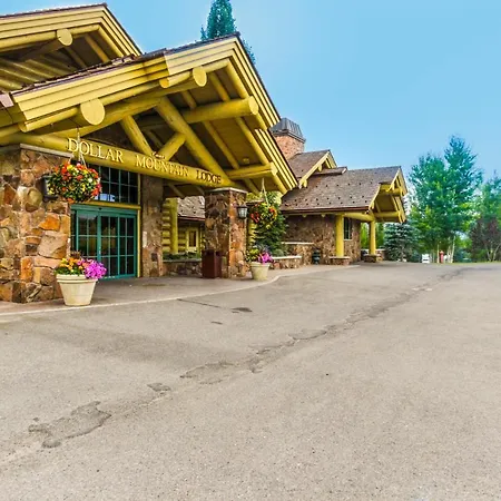 Single Level Ranch Condo In Elkhorn-3