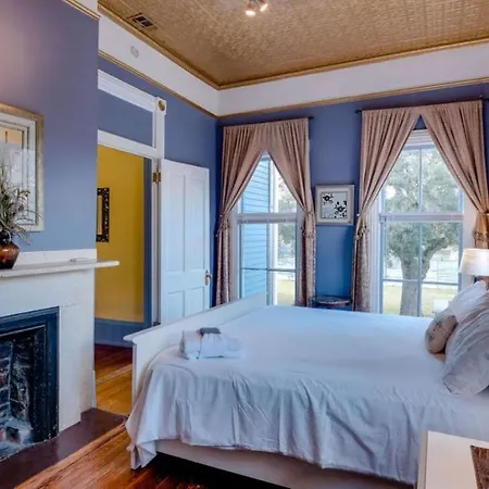 Forsyth Park 2 Bedroom Beauty-3