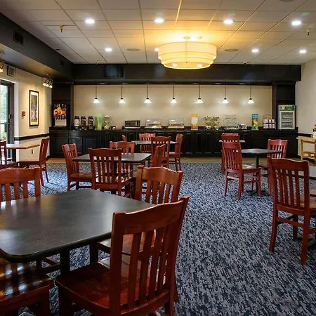 Quality Inn Lewisburg-3