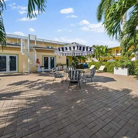 Capri Inn & Apartments-3