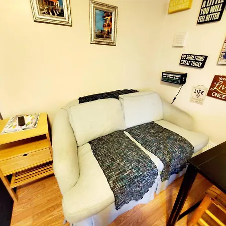 Room In Apartment - Cozy Yellow Queen Bed By Yale U-3