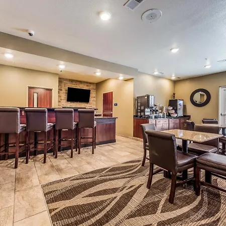 Cobblestone Hotel & Suites - Hutchinson-2