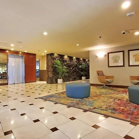 Prime Location - Waikiki Full Kitchen& Laundry-3