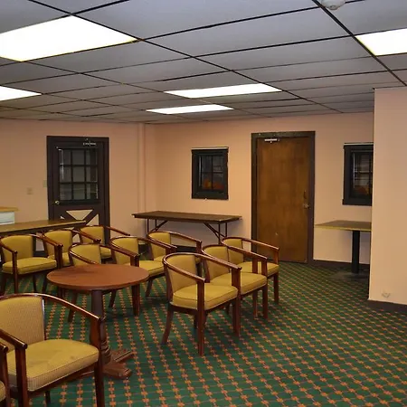 Travelodge Inn & Suites By Wyndham Muscatine-3
