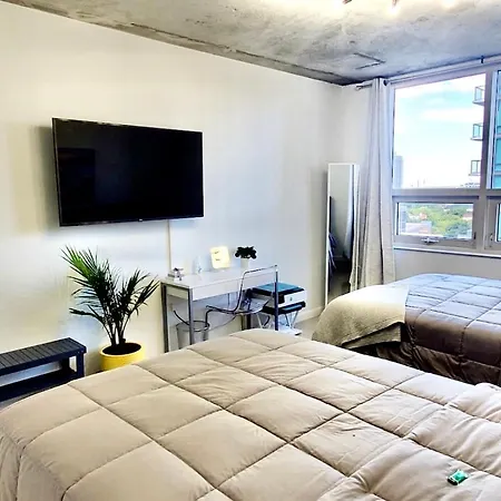 Classy 2Bd 2Bth At Midblock With Free Parking-3