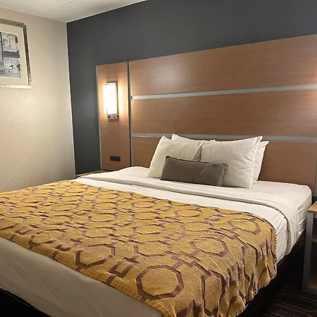 Baymont By Wyndham Noblesville-3