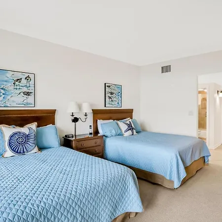 Beautiful Condo With Gorgeous Ocean Views From Balcony + Shared Pool & Free Wifi-3