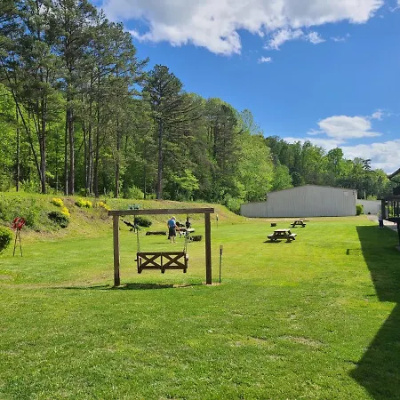 Blue Sky Inn: Pet-Friendly Oasis with Renovated Rooms-3