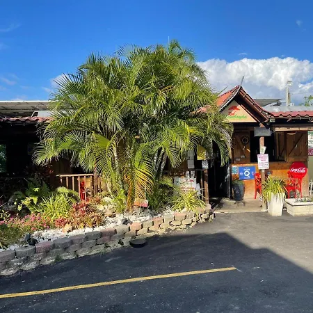 Red Flamboyan Guesthouse And Restaurant-2