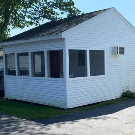 Carriage House Motel Cottages & Suites-2