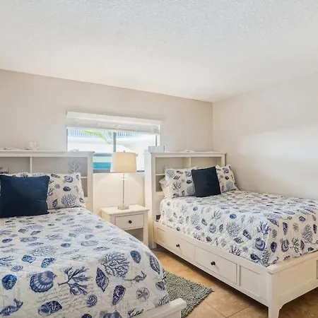 Beach Palms- Unit 102-2