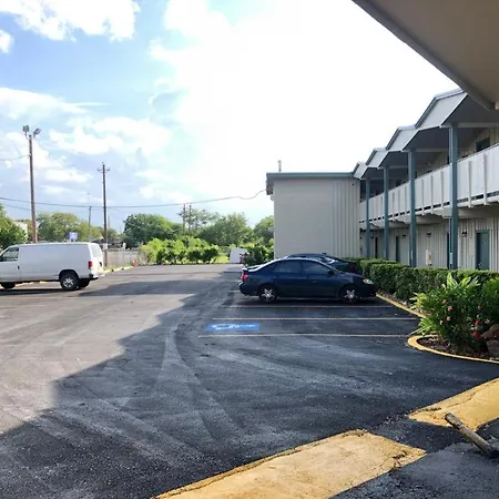 Safari Inn Motel-3