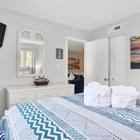 5 Stars Peaceful Condo - 7 Min Walk To The Beach-2