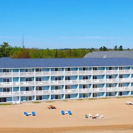 Great Mackinaw Beachfront Hotel-3
