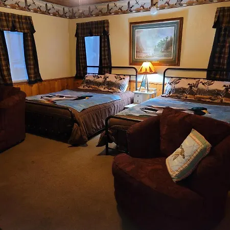 Hillcrest Suites & Cabins-2
