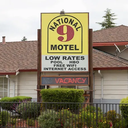 National 9 Motel-3