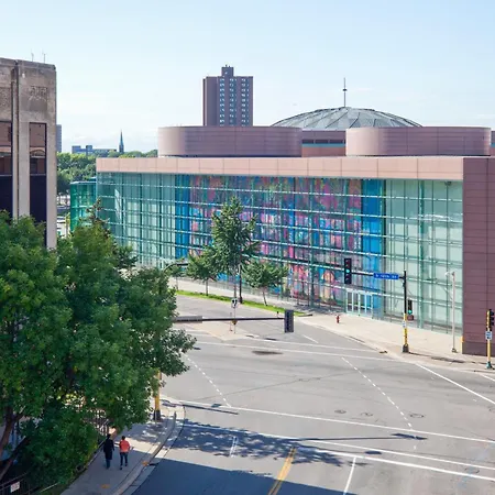 Holiday Inn Express Hotel & Suites Minneapolis-Downtown Convention Center By Ihg-3